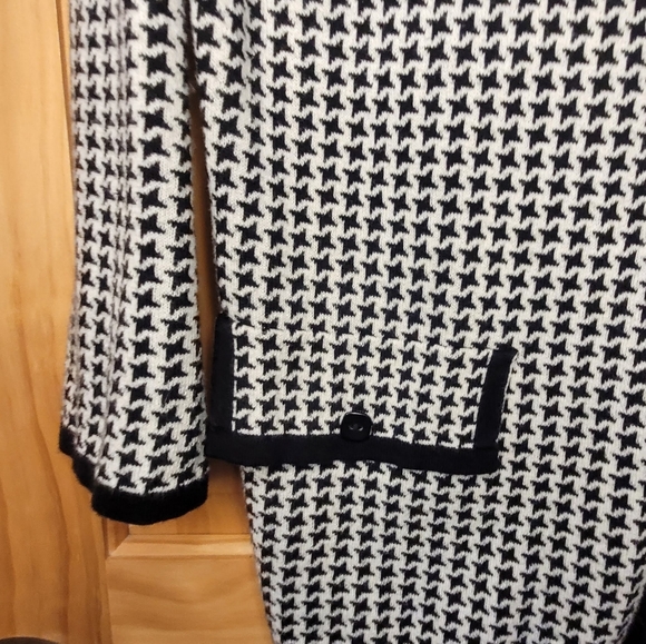 Houndstooth Sweater Button Front Cardigan 1X - Picture 6 of 6